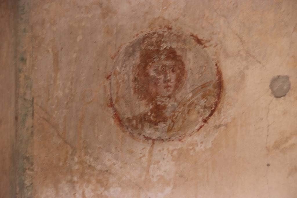 IX.3.5 Pompeii. October 2020. Room 5, west end of north wall, with painted medallion. Photo courtesy of Klaus Heese.