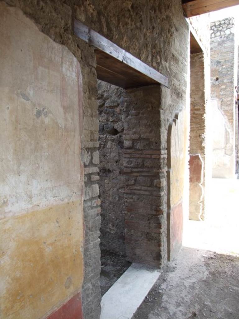 IX.3.5 Pompeii.  March 2009.  Doorway to room 11, from the Ala.