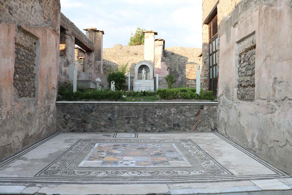 IX.3.5 Pompeii. September 2018. 
Room 12, looking east across tablinum, towards raised garden at rear. Photo courtesy of Aude Durand.
