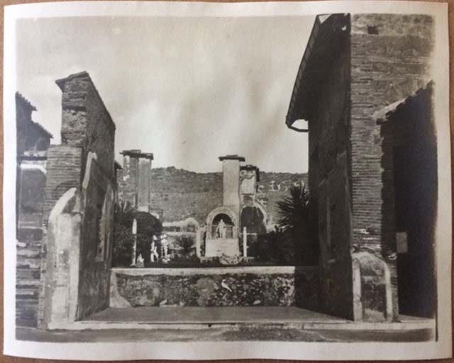 IX.3.5 Pompeii. August 27, 1904. Cryan family. Looking east across tablinum to garden area.  Photo courtesy of Rick Bauer.

