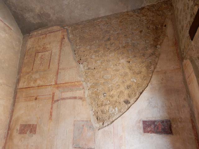 IX.3.5 Pompeii. May 2015. Room 15, upper west wall. Photo courtesy of Buzz Ferebee.