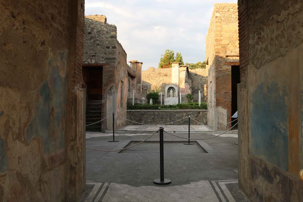 IX.3.5 Pompeii. September 2018. Looking east from entrance corridor towards atrium and garden area. Photo courtesy of Aude Durand.

