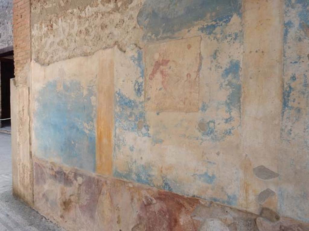 IX.3.5 Pompeii. May 2015. Room 1, south side of entrance fauces.
Photo courtesy of Buzz Ferebee.
