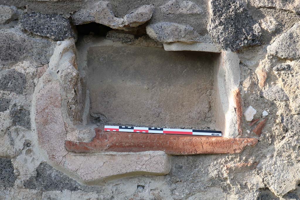IX.3.7 Pompeii. December 2018. Detail of rectangular niche in north wall. Photo courtesy of Aude Durand.