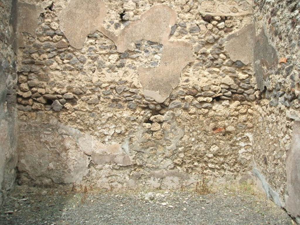 IX.3.13 Pompeii.   May 2005.  North wall of triclinium.