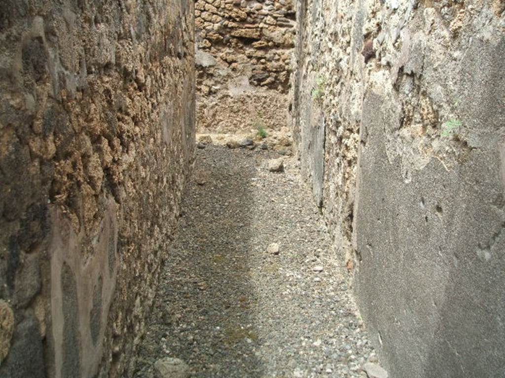 IX.3.13 Pompeii.   May 2005. Corridor to rear.