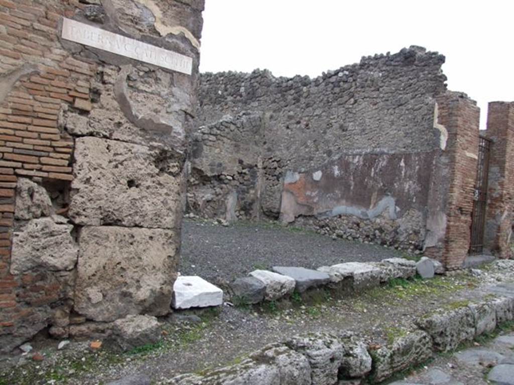 IX.3.14 Pompeii. December 2007. Entrance doorway, looking towards east wall and pilaster between IX.3.14 and 15.

