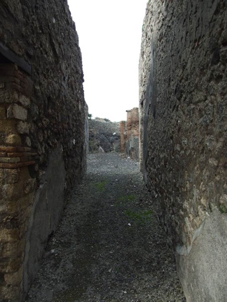 IX.3.15 Pompeii.  March 2009.  Room 7. Corridor leading to rear.