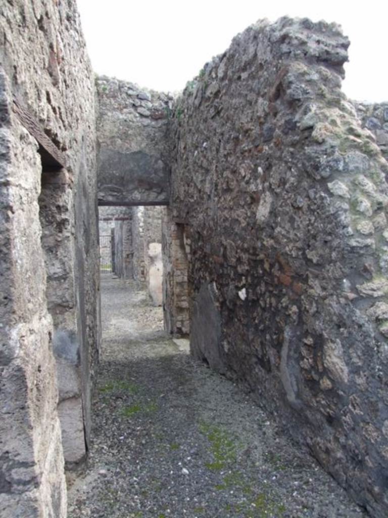 IX.3.15 Pompeii. March 2009. Looking south along room 7, to atrium.  Doorway to room 8 is to the left. Doorway to room 5 is on the right.
