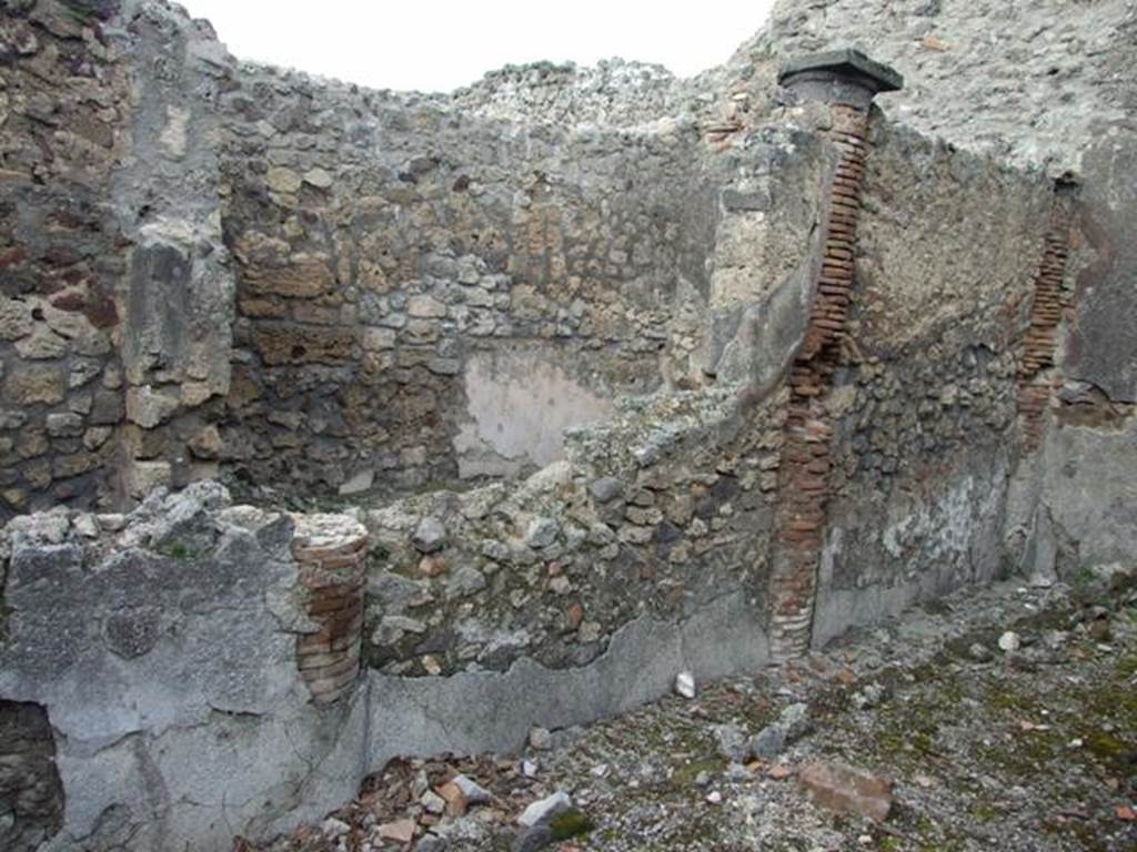 IX.3.15 Pompeii. March 2009. Room 12, north wall of garden area.  According to Jashemski – “Later, part of the north portico was closed in to make a windowed triclinium”.
