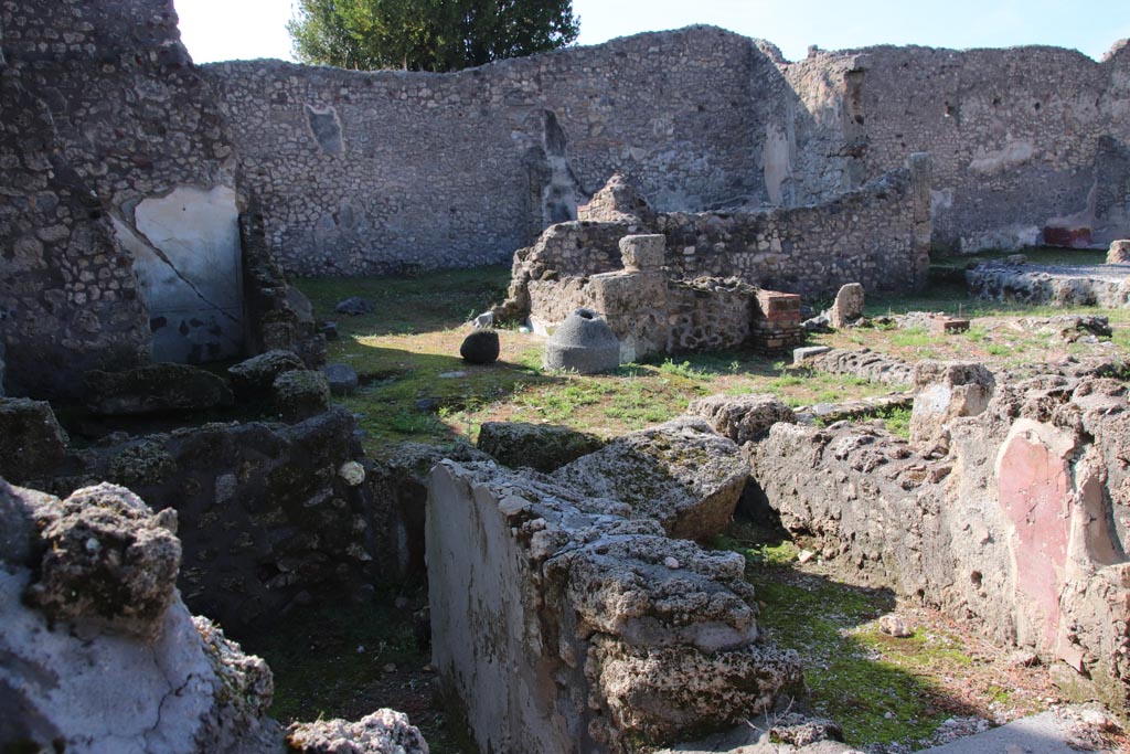 IX.3.21 Pompeii. December 2018. Looking west from entrance doorway. Photo courtesy of Aude Durand.

