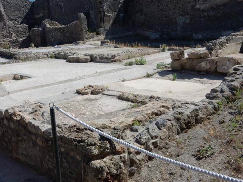 IX.3.22 Pompeii. May 2017. Looking south-west across site from Vicolo di Tesmo.
Photo courtesy of Buzz Ferebee.
