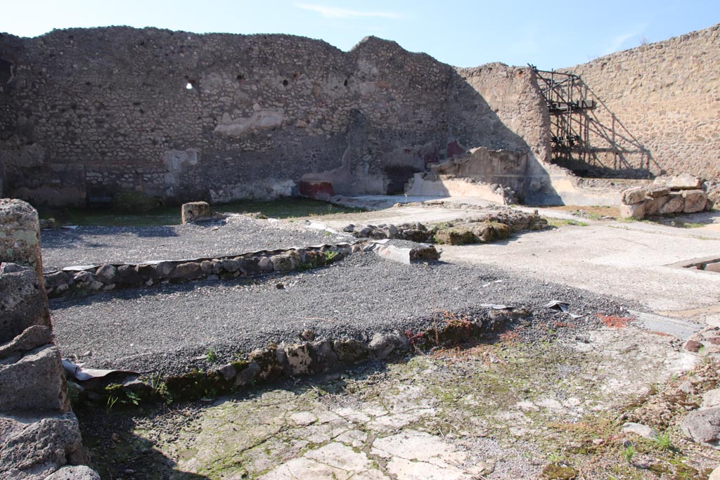 IX.3.22 Pompeii. December 2018. Looking towards room on west side. Photo courtesy of Aude Durand.

