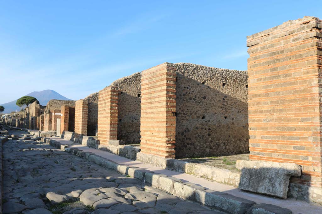 IX.4.4 Pompeii, on right. December 2018. 
Looking north along east side of roadway towards junction with Via di Nola, on left. Photo courtesy of Aude Durand.
