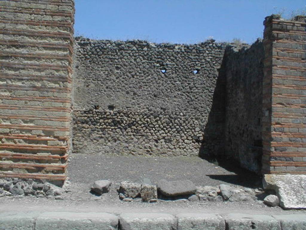 IX.4.4 Pompeii. May 2005. Entrance.