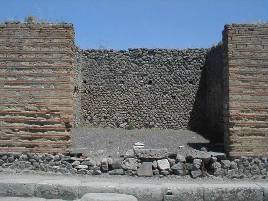 IX.4.7 Pompeii. May 2005. Entrance, looking east from Via Stabiana.
