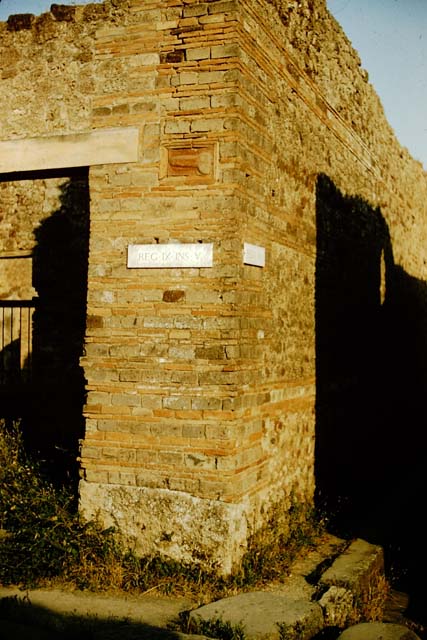 IX.5.1 Pompeii, (side wall). Vicolo di Tesmo, looking south from Via de Nola. IX.4, on right.