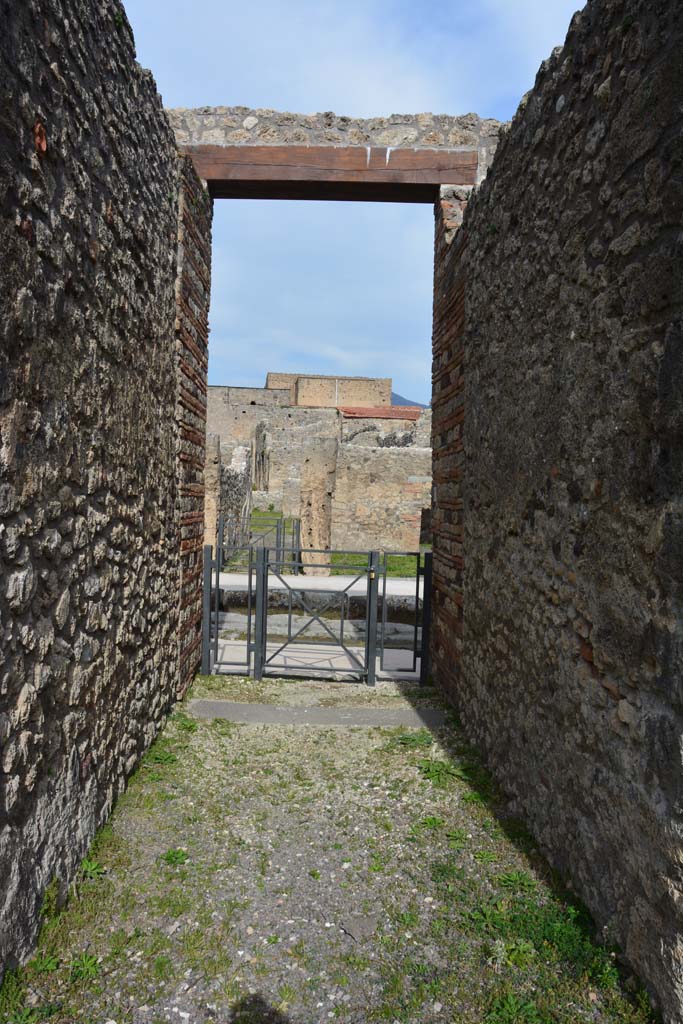IX.5.2 Pompeii. March 2017. 
Looking north along room ‘a’, entrance corridor/fauces towards entrance vestibule.
Foto Christian Beck, ERC Grant 681269 DÉCOR.
