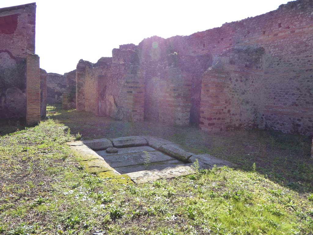 IX.5.2 Pompeii. December 2007. Doorways to corridor ‘m’ and rooms ‘f’, ‘h’, and ‘g’ on west side of atrium.