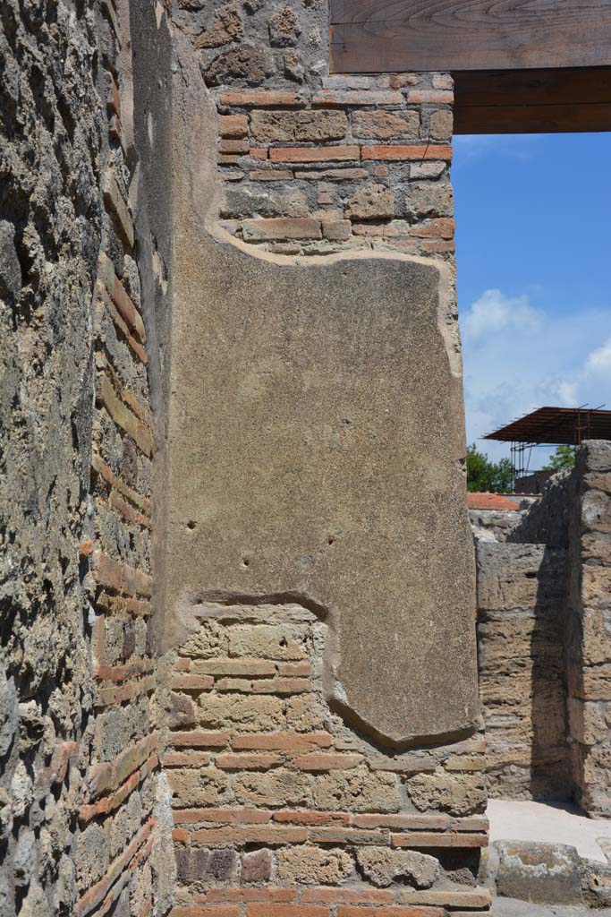 IX.5.3 Pompeii. May 2017. Upper north wall above entrance doorway.  
Foto Christian Beck, ERC Grant 681269 DÉCOR.

