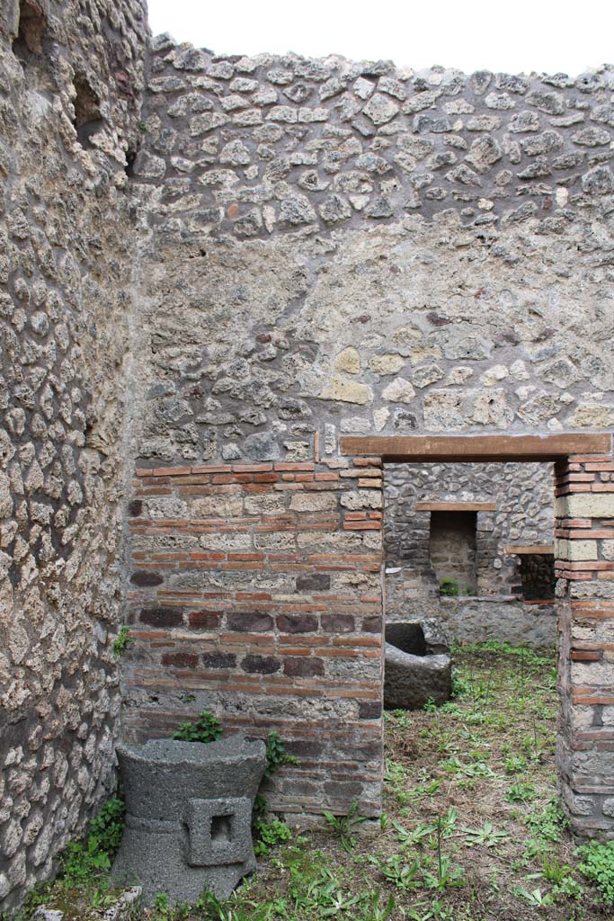 IX.5.4 Pompeii. March 2019. 
Room c, south wall at east end, looking south through doorway into room d.
Foto Christian Beck, ERC Grant 681269 DCOR.
