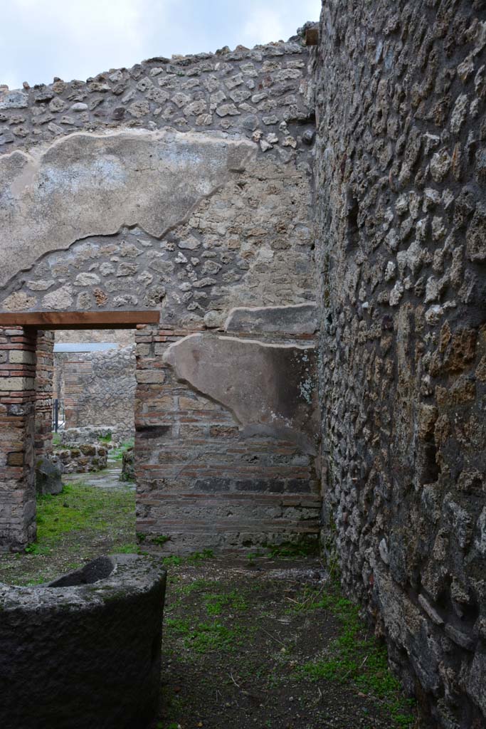 IX.5.4 Pompeii. March 2017. Room d, north wall in north-east corner.
Foto Christian Beck, ERC Grant 681269 DCOR.
