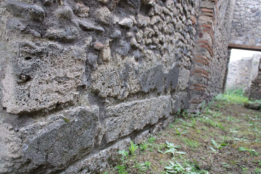IX.5.4 Pompeii. March 2019. Room e, east wall, looking south.
Foto Christian Beck, ERC Grant 681269 DCOR.
