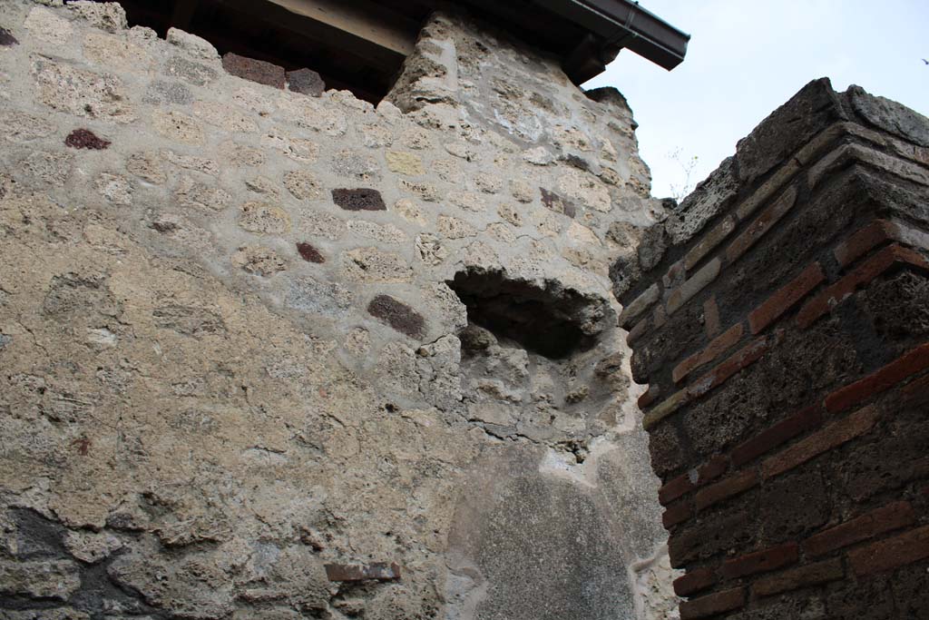 IX.5.4 Pompeii. March 2019. Room e, upper west wall.
Foto Christian Beck, ERC Grant 681269 DCOR.
