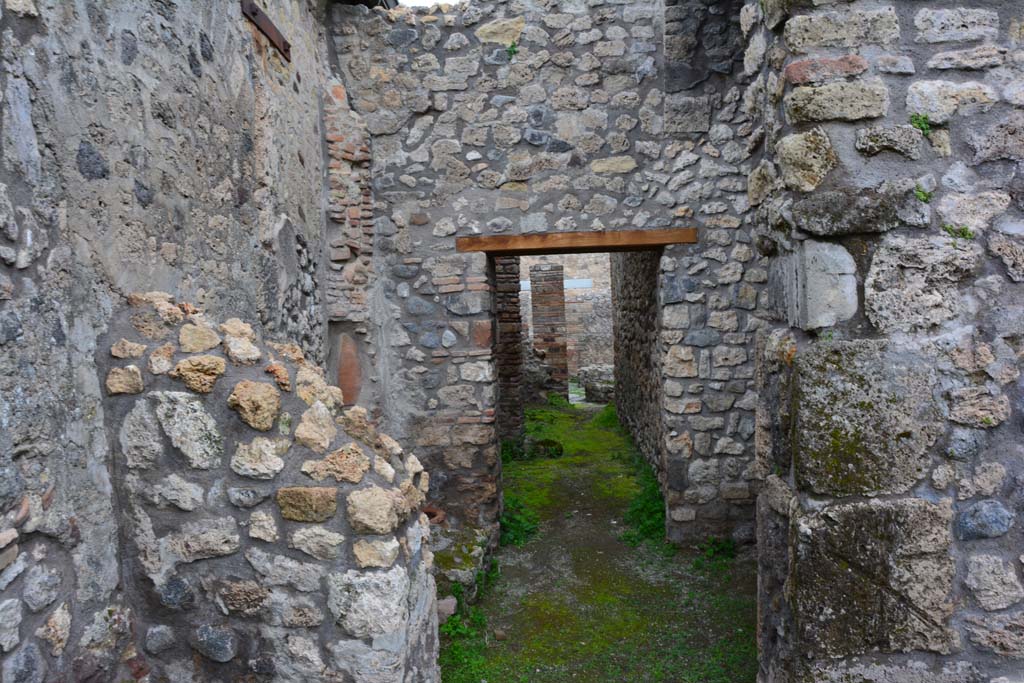IX.5.4 Pompeii. March 2017. Room f, looking north through doorway from room g. 
Foto Christian Beck, ERC Grant 681269 DCOR.
