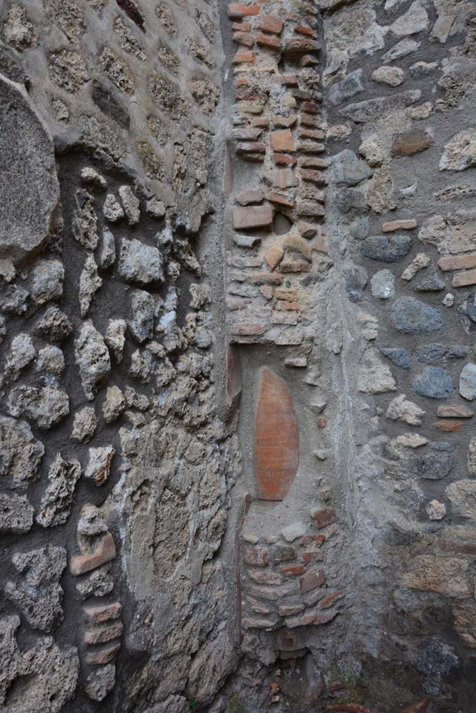 IX.5.4 Pompeii. March 2017. Room f, detail from upper north-west corner.
Foto Christian Beck, ERC Grant 681269 DCOR.
