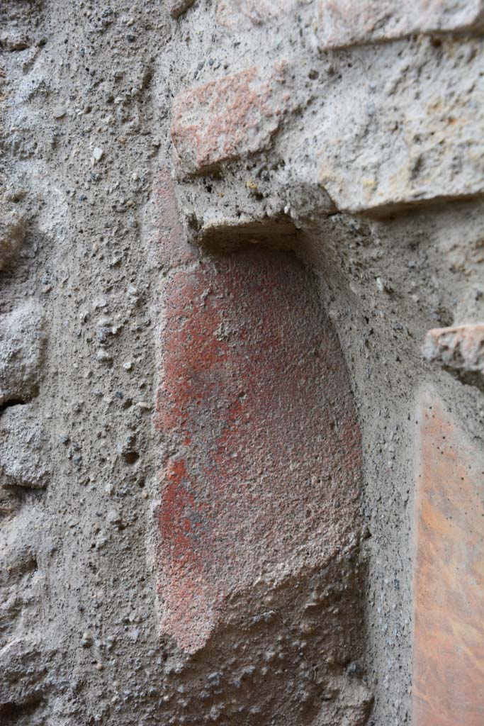 IX.5.4 Pompeii. March 2017. 
Room f, detail of remaining painted plaster on west wall at side of terracotta downpipe.
Foto Christian Beck, ERC Grant 681269 DCOR.

