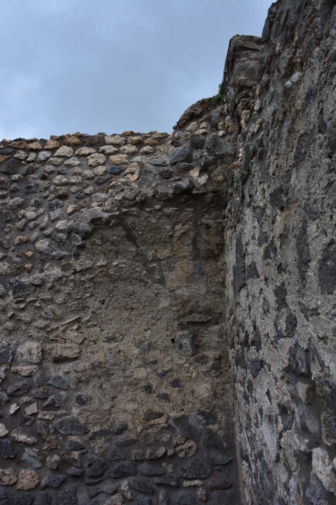 IX.5.4 Pompeii. March 2017. Room g, detail of upper north wall at east end.
Foto Christian Beck, ERC Grant 681269 DCOR.
