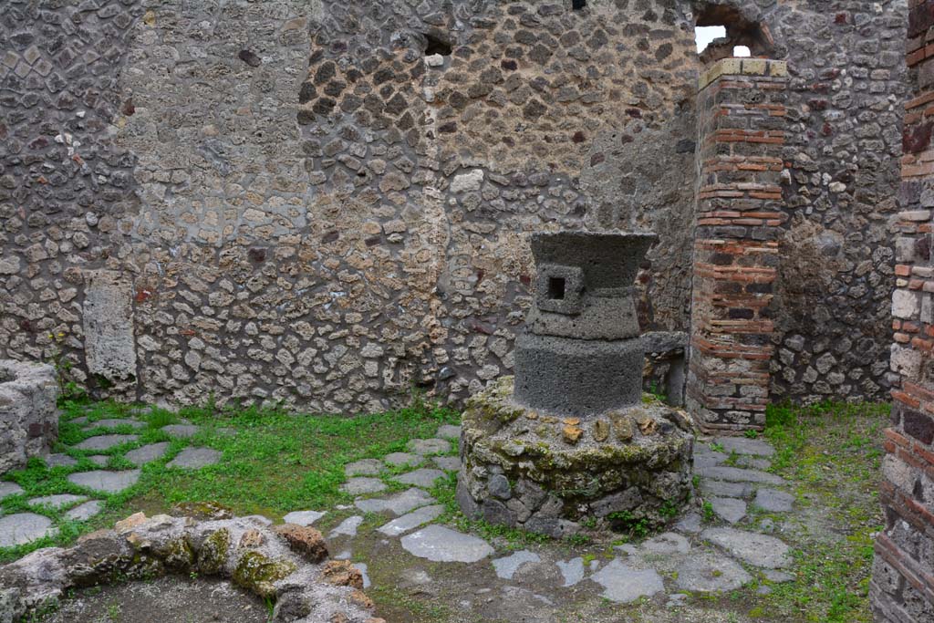 IX.5.4 Pompeii. March 2017. Room b, looking south towards room c.
Foto Christian Beck, ERC Grant 681269 DÉCOR.


