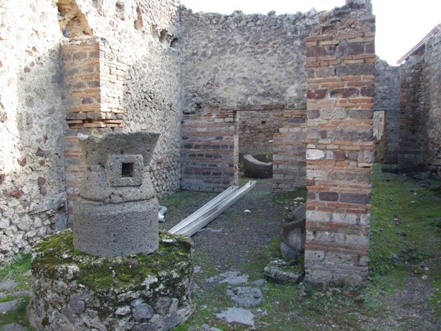 IX.5.4 Pompeii. March 2019. Room b, doorway in south-west corner leading into room e.
Foto Christian Beck, ERC Grant 681269 DÉCOR.
