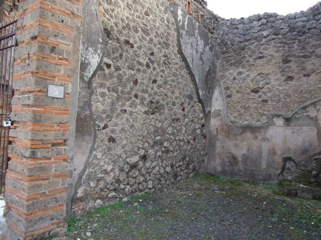 IX.5.5 Pompeii. May 2017. Looking towards north wall in north-east corner.
Foto Christian Beck, ERC Grant 681269 DÉCOR.

