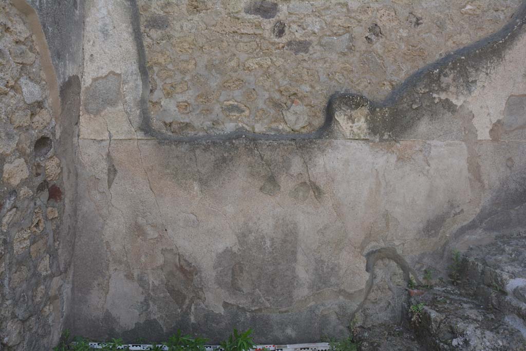 IX.5.5 Pompeii. May 2017. South wall in south-west corner, with base of steps.
Foto Christian Beck, ERC Grant 681269 DÉCOR.

