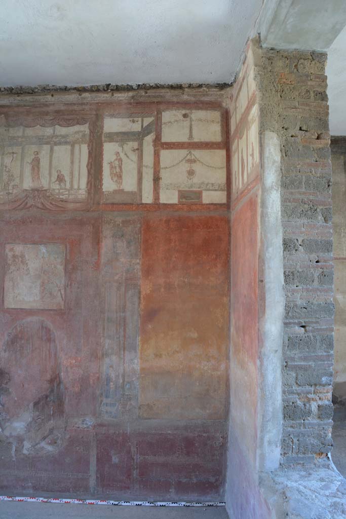IX.5.6 Pompeii. May 2017. 
Room i, yellow side panel with central figure at south end of east wall.      
Foto Christian Beck, ERC Grant 681269 DCOR.
