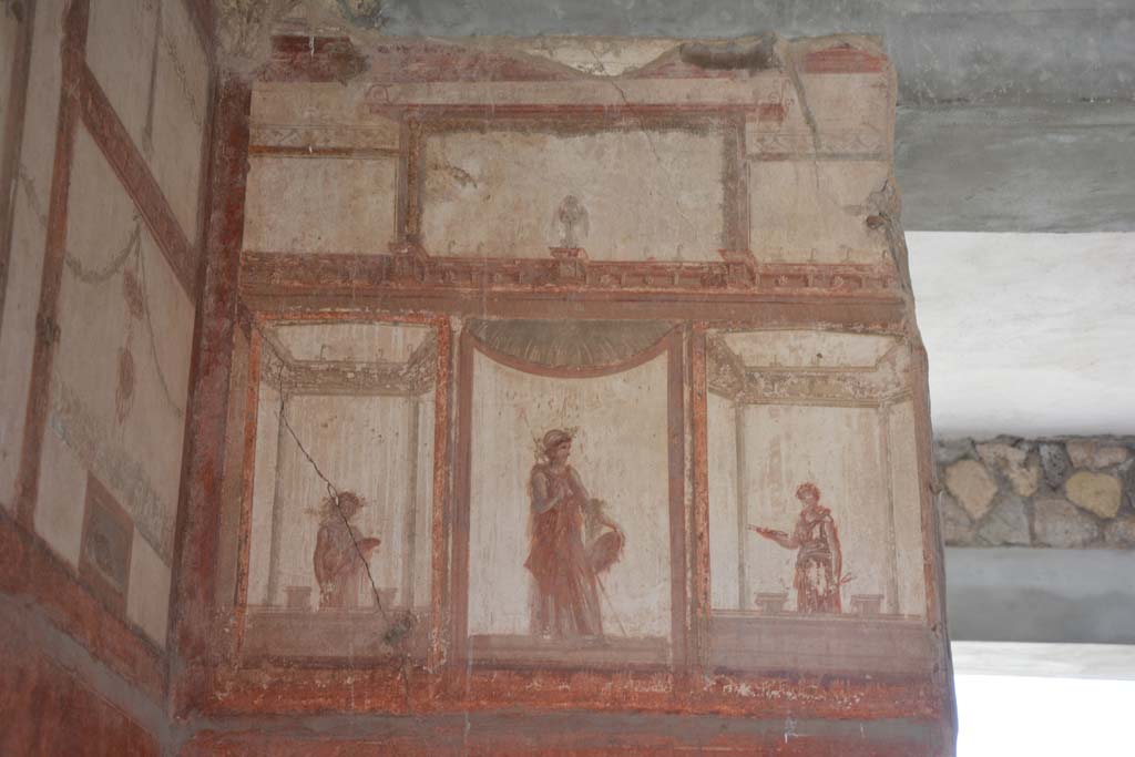 IX.5.6 Pompeii. May 2017. Room i, painted figures from upper south wall at east end.        
Foto Christian Beck, ERC Grant 681269 DCOR.
