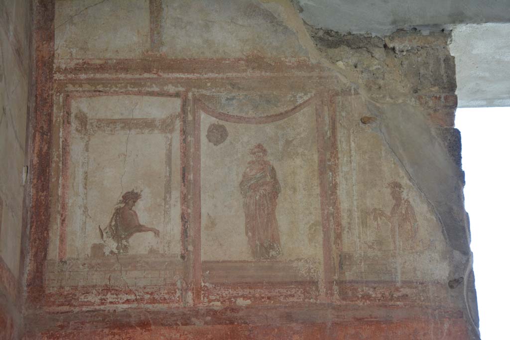 IX.5.6 Pompeii. May 2017. Room i, detail of figures on upper north wall in north-west corner
Foto Christian Beck, ERC Grant 681269 DCOR.
