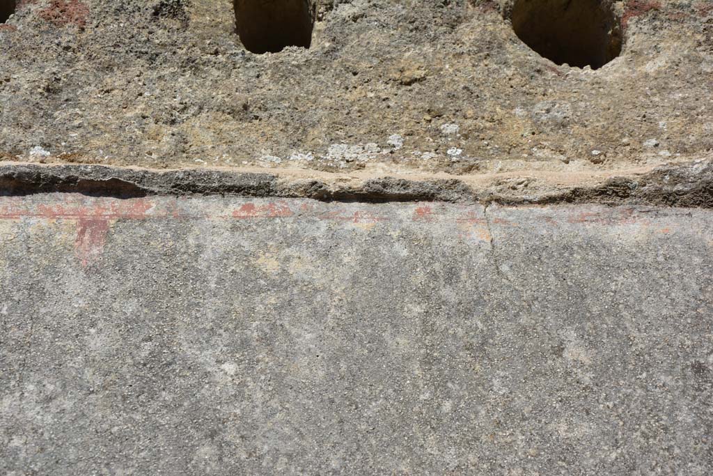 IX.5.6 Pompeii. May 2017. Room o, detail of upper east wall below holes for support beams. 
Foto Christian Beck, ERC Grant 681269 DCOR.
