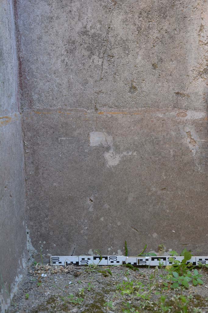 IX.5.6 Pompeii. May 2017. Room o, detail from lower south-east corner. 
Foto Christian Beck, ERC Grant 681269 DCOR.

