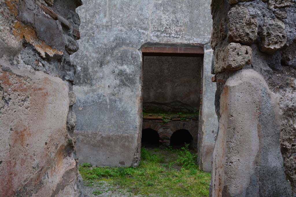 IX.5.6 Pompeii. March 2017. Doorway to room p, kitchen, looking east across room n.
Foto Christian Beck, ERC Grant 681269 DCOR
