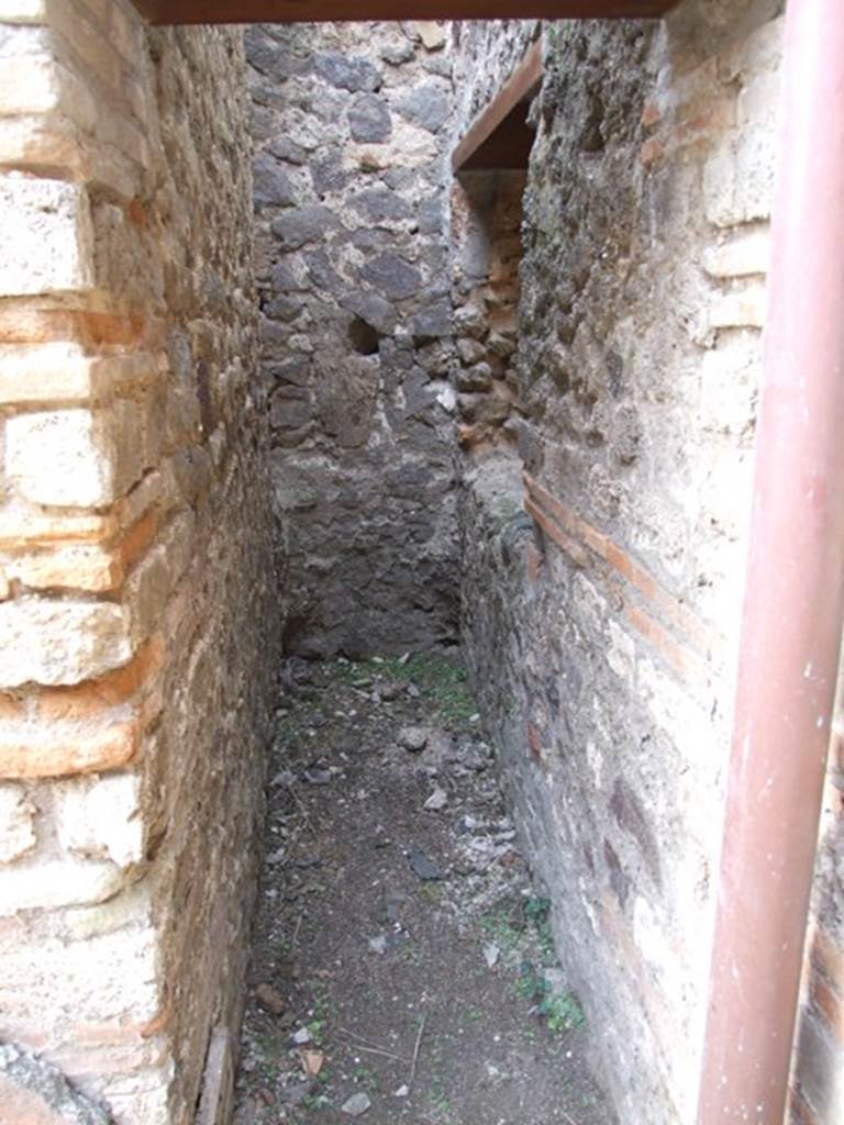 IX.5.6 Pompeii. December 2007. Doorway to room v, room with window from room m.