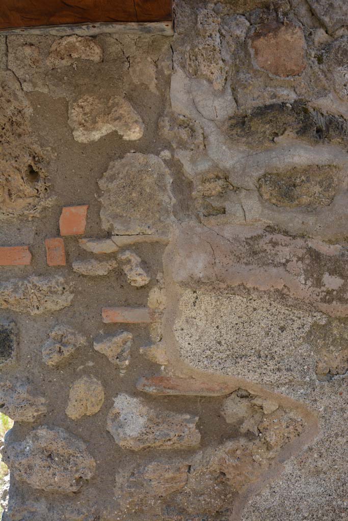 IX.5.6 Pompeii. May 2017. Room t, south wall at east end. 
Foto Christian Beck, ERC Grant 681269 DCOR.
