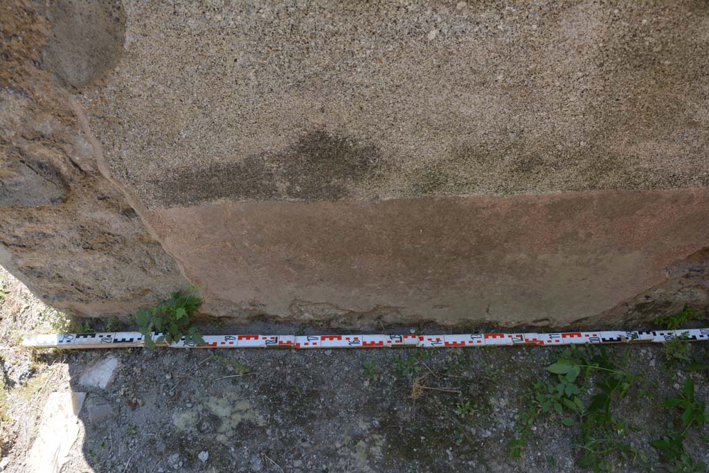 IX.5.6 Pompeii. May 2017. Room t, lower south wall at east end.
Foto Christian Beck, ERC Grant 681269 DCOR.
