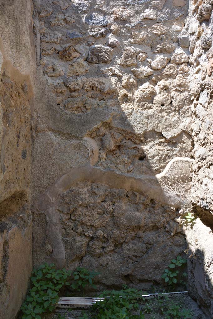 IX.5.6 Pompeii. May 2017. Room t, lower west wall.
Foto Christian Beck, ERC Grant 681269 DCOR.
