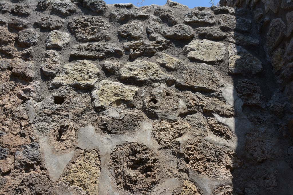 IX.5.6 Pompeii. May 2017. Room t, upper north wall towards east end. 
Foto Christian Beck, ERC Grant 681269 DCOR.
