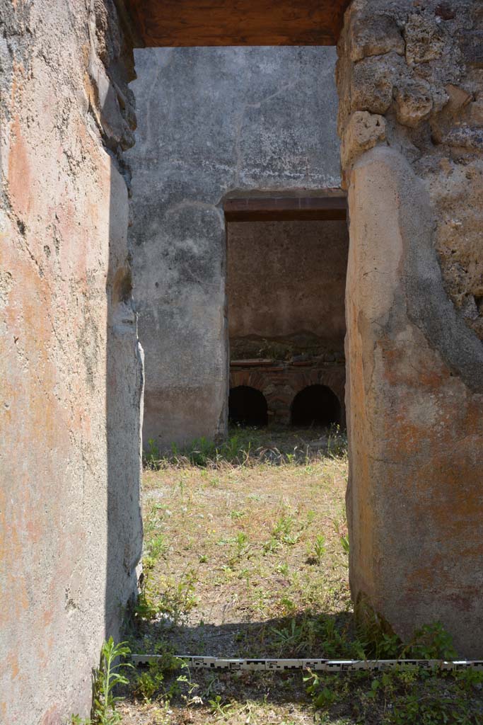 IX.5.6 Pompeii. May 2017. Room s, looking east through doorway.
Foto Christian Beck, ERC Grant 681269 DCOR.
