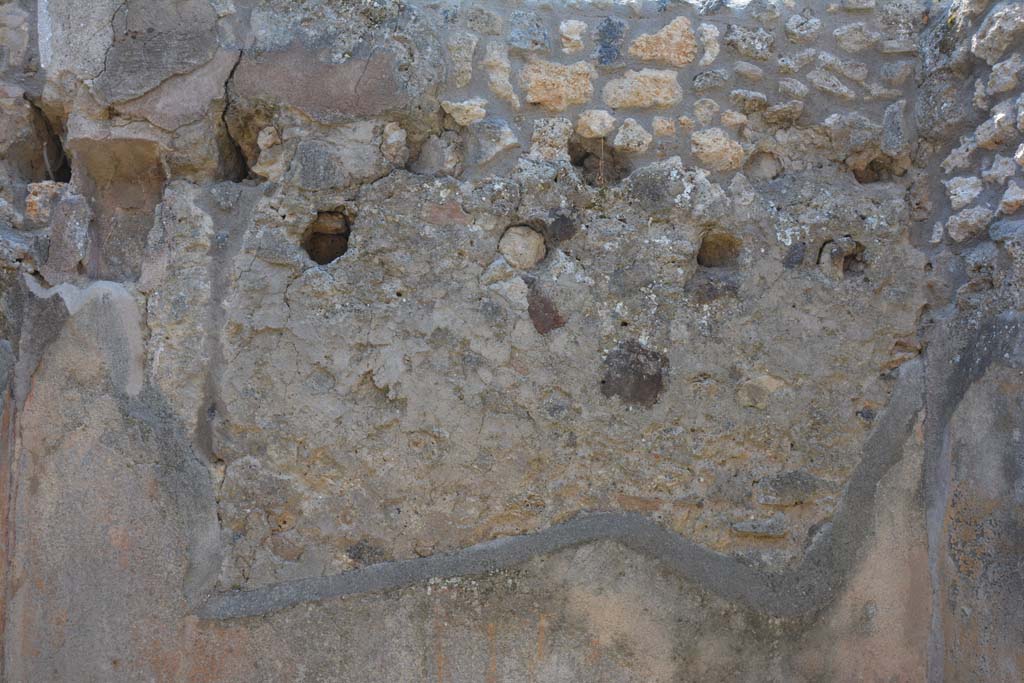 IX.5.6 Pompeii. May 2017. Room s, south wall with holes for support beams for an upper floor.
Foto Christian Beck, ERC Grant 681269 DCOR.
