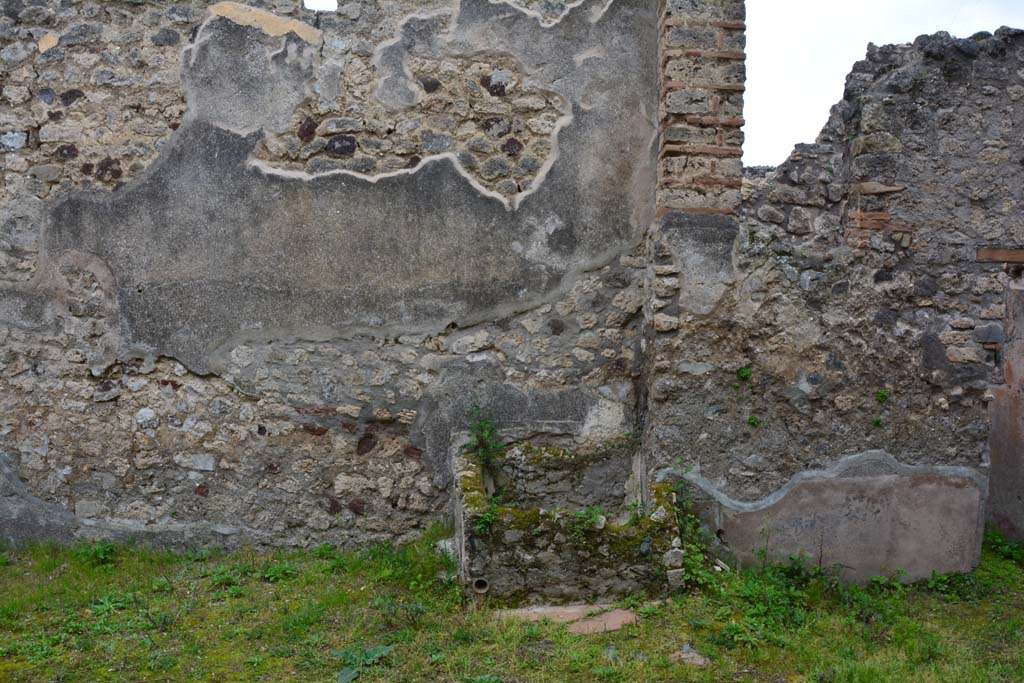 IX.5.6 Pompeii. March 2017. Room u, garden area, looking towards west wall, with masonry basin, in centre.
Foto Christian Beck, ERC Grant 681269 DÉCOR.
